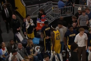 提前打卡！西亚卡姆抢掩护被吹犯规 抱怨吃T&累计2个技犯遭逐