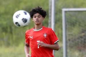 科贝记者：迷你罗并未在皇马青年试训，只为远离中东保持训练状态