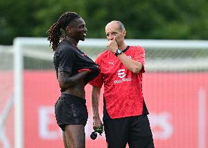 米体：阿莱格里曾要求莱奥更多帮助球队，莱奥身心俱疲说他做不到