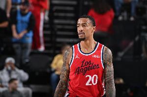 球场小透明！科林斯出战22分17秒 2投0中得到0分5板1断