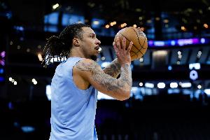 灰熊官方：克拉克因小腿拉伤赛季报销 他和埃迪下季前能完全康复