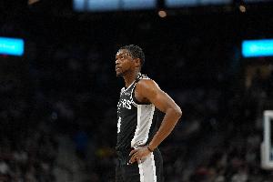 场均18.9分3.8篮板！明天马刺客战灰熊 福克斯因下背部紧张缺阵