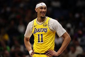 顿宝你别打电话了！海斯爆砍21分10板2项皆创赛季新高 还有2断2帽