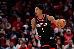 真能抢！阿门本赛季进攻篮板率9% 其余后卫没有超过8%的