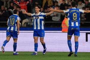 西乙联赛局势胶着，升降级争夺进入白热化