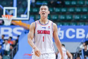 进攻不错但没啥用！景菡一10中6&三分5中3砍下20分2板5助