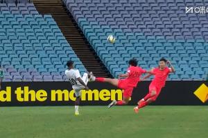 徐彬亮鞋底飞踹！媒体人：徐彬可以换下了，这有点接近武术动作