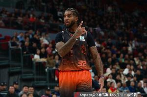 媒体人：山东取消注册克里斯但肯定不会裁掉他 只是让他安心养伤