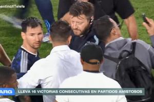 梅西赛后瞬间被“包围”！对手工作人员齐刷刷举手机，梅西有点懵