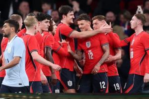 我想干嘛就干嘛本·怀特登场被温布利狂嘘，进首球又补时送点