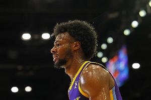 赢球保证！布朗尼为南湾湖人队出战时14胜0负