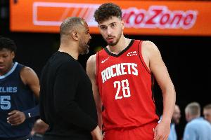 今日36+14+7！火媒：申京重返联盟前15的水平对火箭至关重要