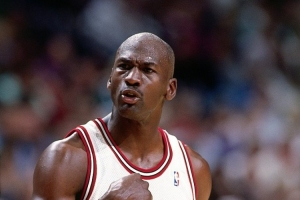 乔丹：退役就为远离篮球带给我的光环 这对我是巨大负担 我累了