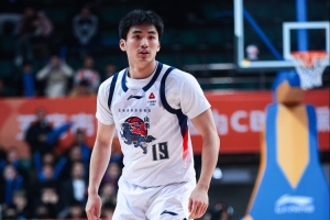 竹篮打水！于德豪出战3分31秒得分&篮板&助攻均挂零 1抢断1失误