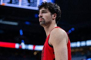 稳定发挥！阿夫迪亚半场11中6砍全场最高15分带队领先