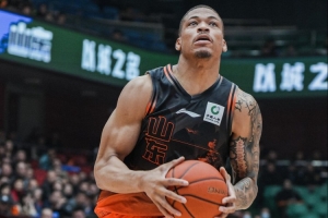 鲁媒：斯蒂尔高效 约翰逊节奏好&能突破撕开防线 琼斯大概率离队