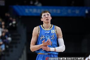 表现平平！周琦9中4拿到10分9板  罚球4中2