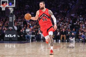 你出场球队打出进攻波！马穆凯拉什维利半场11中7砍下17分2断