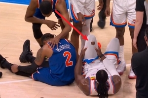 很激烈！麦克布莱德和多特拼抢球后回更衣室 多特紧身裤还破了