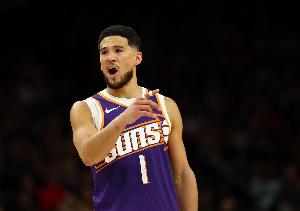 纯分！布克本场0罚球出手就砍下35+ 联盟第二位