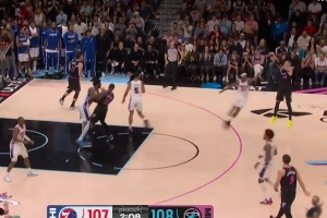 救赎！希罗外线开炮连中2记三分 此前三分8投仅1中