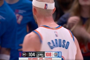 这冠军3D啊！亚历山大分球 卡鲁索底角三分致命一击&雷霆领先4分