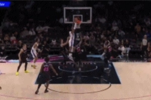 平地起惊雷！保罗·乔治侧翼切入 腾空暴起双手炸筐