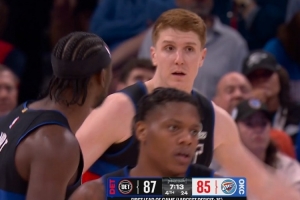 最多落后15分！许尔特外线命中三分球 活塞末节终于反超雷霆