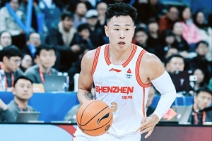 常规赛第32轮最佳阵容：王浩然 斯蒂尔 贺希宁 赵睿 塔克