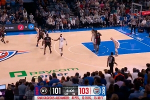 炉火纯青！亚历山大中投稳稳命中 率队拿到加时赛首分