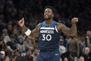 在家乡打得很硬！兰德尔半场出战18分钟11中6砍全场最高14分