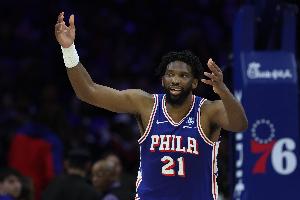 表现平平！恩比德半场12中5拿到14分4板3助 三分2中1