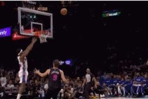 仙人指路！乔治刚过半场送抛传 埃奇库姆一飞冲天空接暴扣