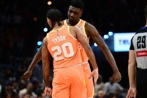 骑士休赛期三大艰难抉择：替补换血&续约哈登&迎回詹姆斯