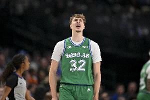 效率不高！弗拉格19中6拿到19分10板3助2断1帽 正负值-27