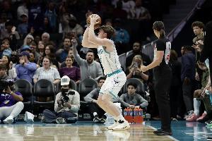 最近几场略迷！克尼佩尔出战25分钟 12中4&三分3中0拿8分7板