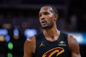 贡献太少！莫布里4中2仅拿到6分4板4助 正负值-18