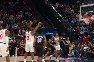 没有意外！伦纳德造犯规两罚全中 连续52场比赛得分20+