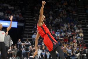 杜兰特最近5场场均28.4分5.2板7.4助 投篮命中率52.7% 三分41.7%