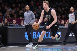 左脚踝扭伤！篮网主帅：沃尔夫仍需穿着保护靴 暂无回归时间表