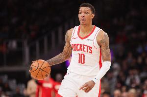 暂时还没找到手感！小贾巴里·史密斯半场7中1仅得2分 三分4中0