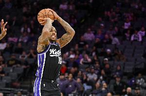 生涯总得分升至历史第17！德罗赞下半场怒轰26分&全场砍28分4助