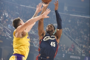 媒体人：骑士输湖人根本不存在保存实力&挑季后赛对手 就是这水平