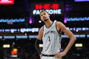 媒体人：文班今年很可能成为历史首位全票当选DPOY的球员