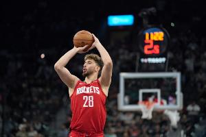 七成命中率！申京最近三场比赛三分球合计11投8中