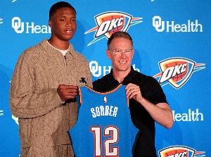 教你做人！雷霆菜鸟索伯的车被塞满海绵球 因他睡觉错过球队会议