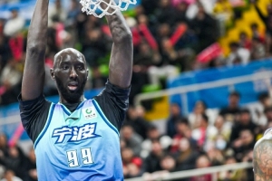 力挫旧主！法尔7中7砍18分10板4帽 罚球10中4