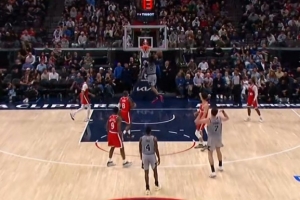 势大力沉！卡斯尔空切接球 腾空暴起单臂炸筐