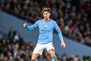 加拉：切尔西应该签斯通斯，别考虑罗梅罗 他可不是弟媳那种后卫