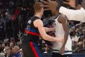 火药味！萨瑟和海兰德起冲突互相推搡 双双被吹技犯